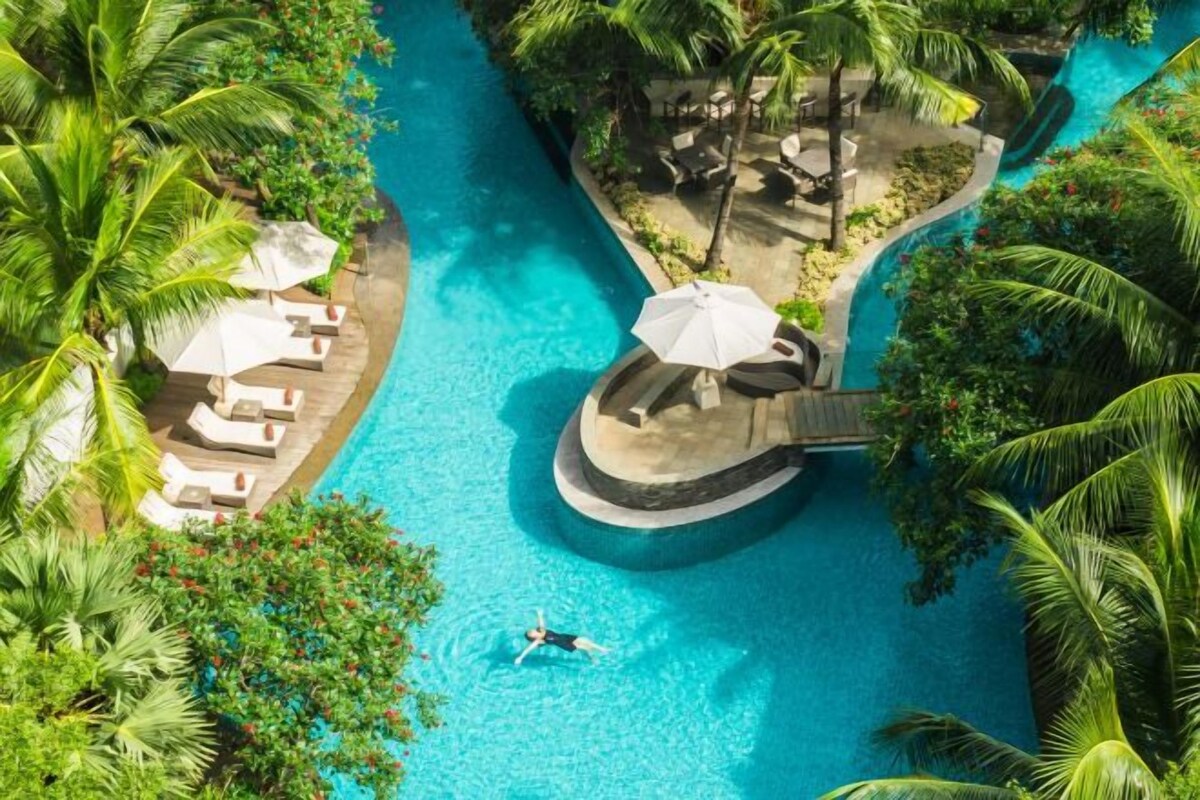 Outdoor pool, sun loungers