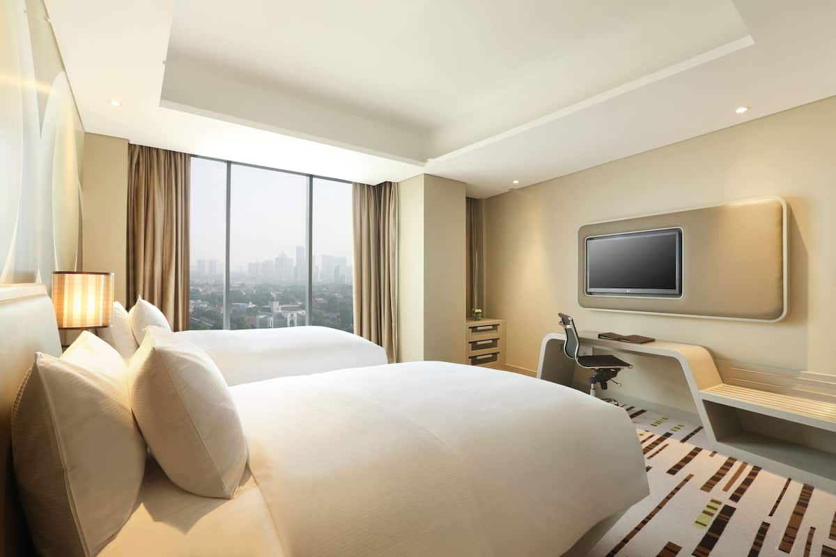 Premium bedding, minibar, in-room safe, desk