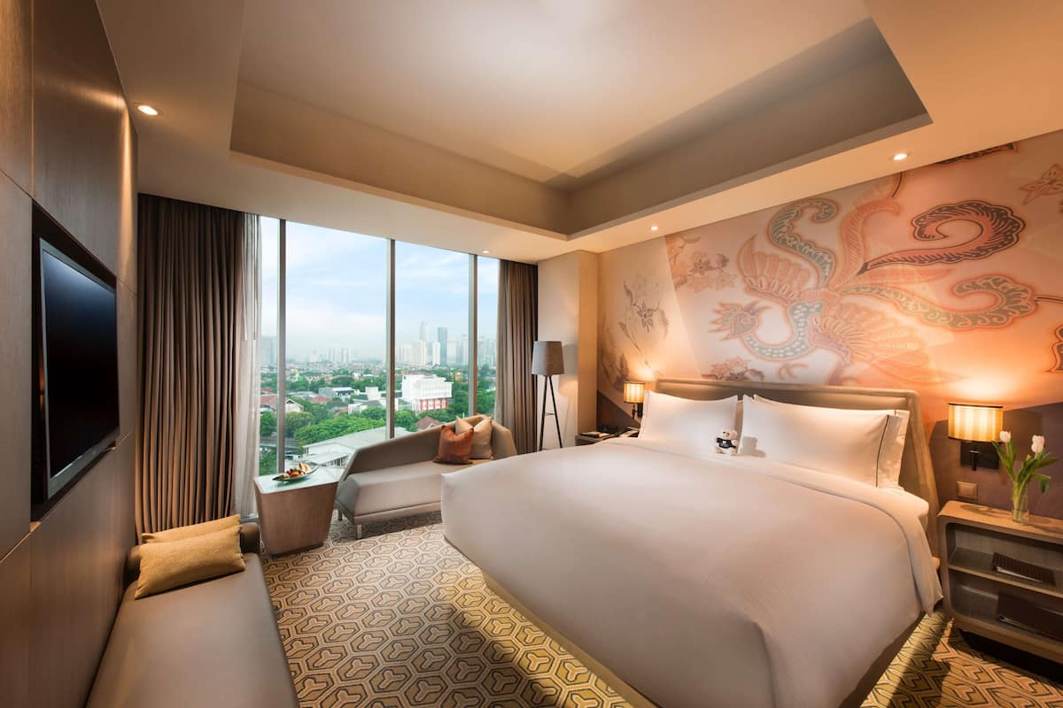 Premium bedding, minibar, in-room safe, desk