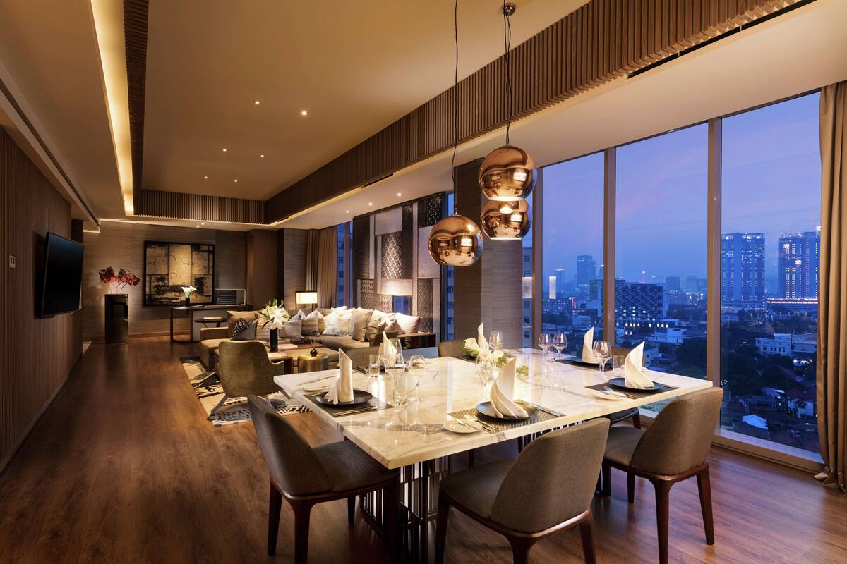 Suite (Penthouse) | Area keluarga | Televisi layar datar 55-inci dengan saluran TV digital, TV, dan Netflix