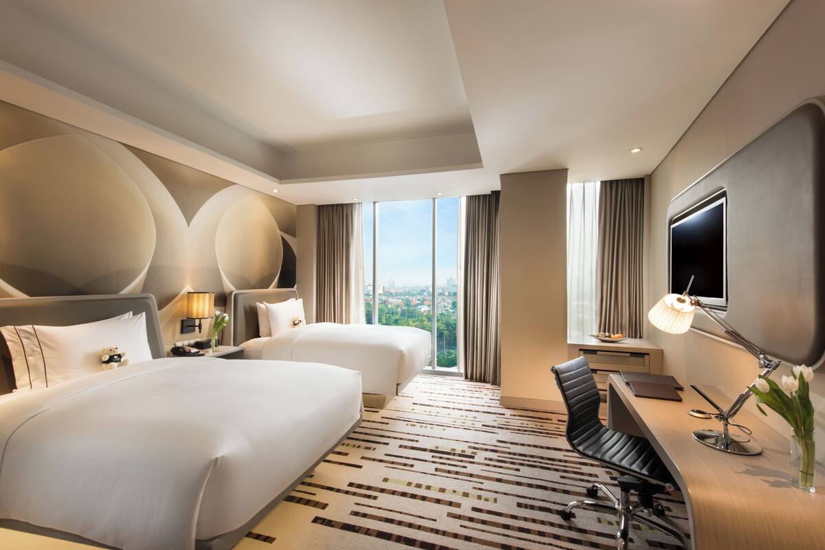 Kamar Deluks, 2 Tempat Tidur Twin | Seprai premium, minibar, brankas, dan meja kerja