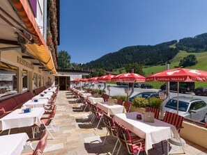 Sundeck - Hotel Harfenwirt (Hopfgarten im Brixental)