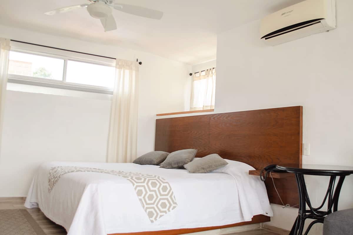 Superior Room | Desk, iron/ironing board, free WiFi, bed sheets