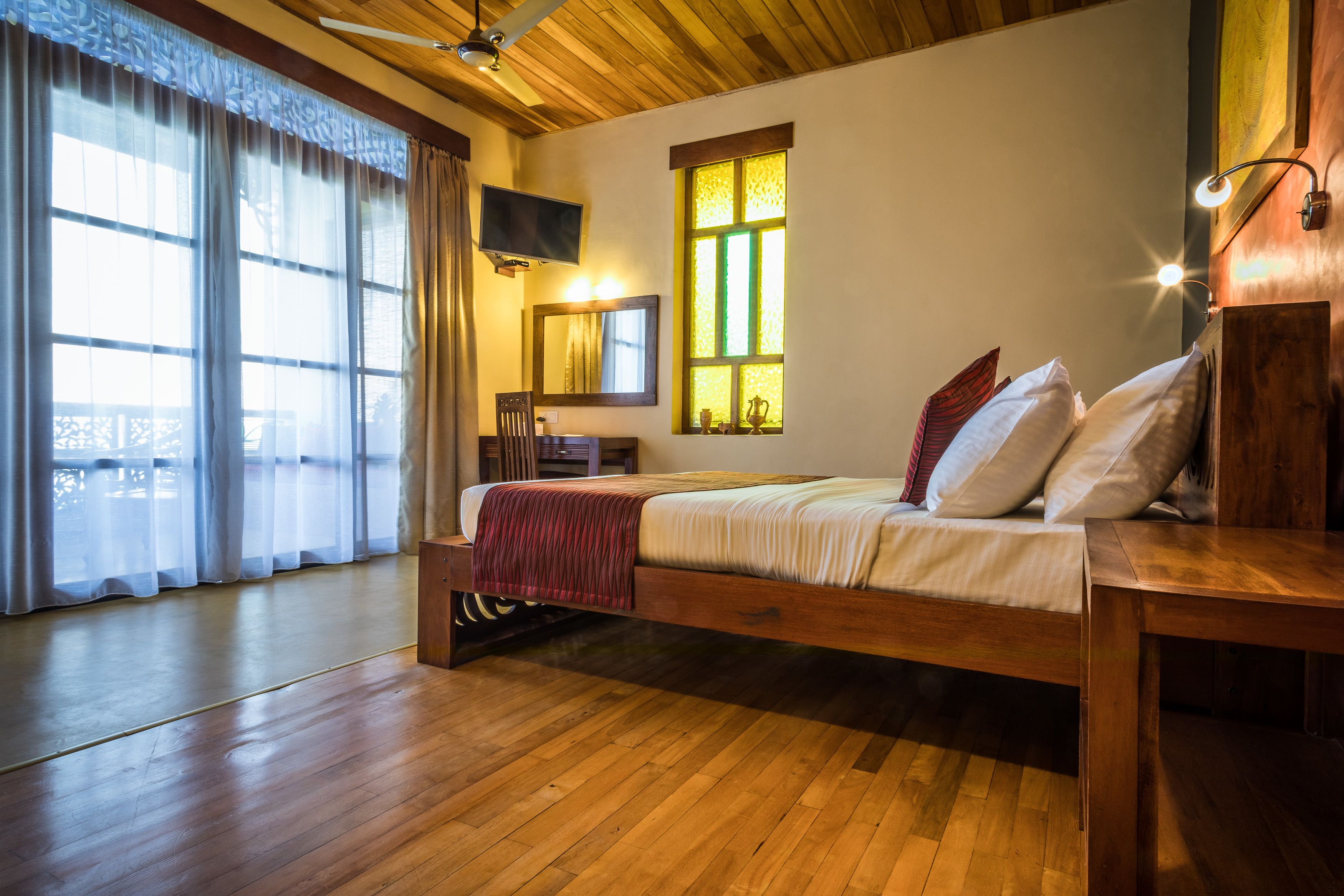 deluxe room | 1 bedroom, minibar, in-room safe, desk