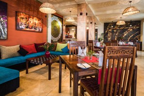 Breakfast, lunch, dinner served; international cuisine, garden views  - Yasmin Hill Longevity Resort - Hotel Galavilla (kandy)