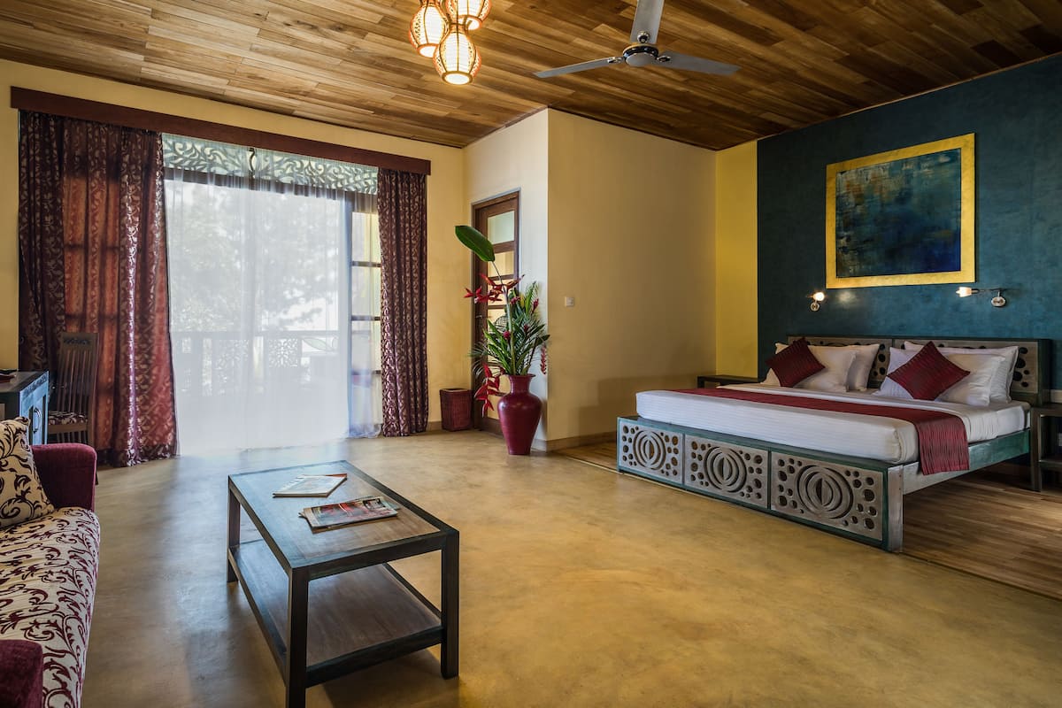 Suite, 1 Double Bed, Non Smoking, Mountain View | 1 bedroom, minibar, in-room safe, desk