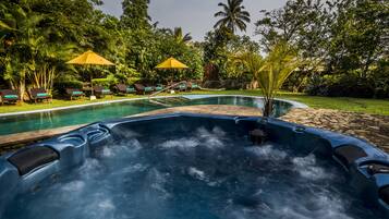 Outdoor pool, pool loungers