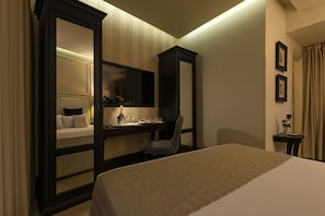 1 bedroom, premium bedding, down duvets, minibar