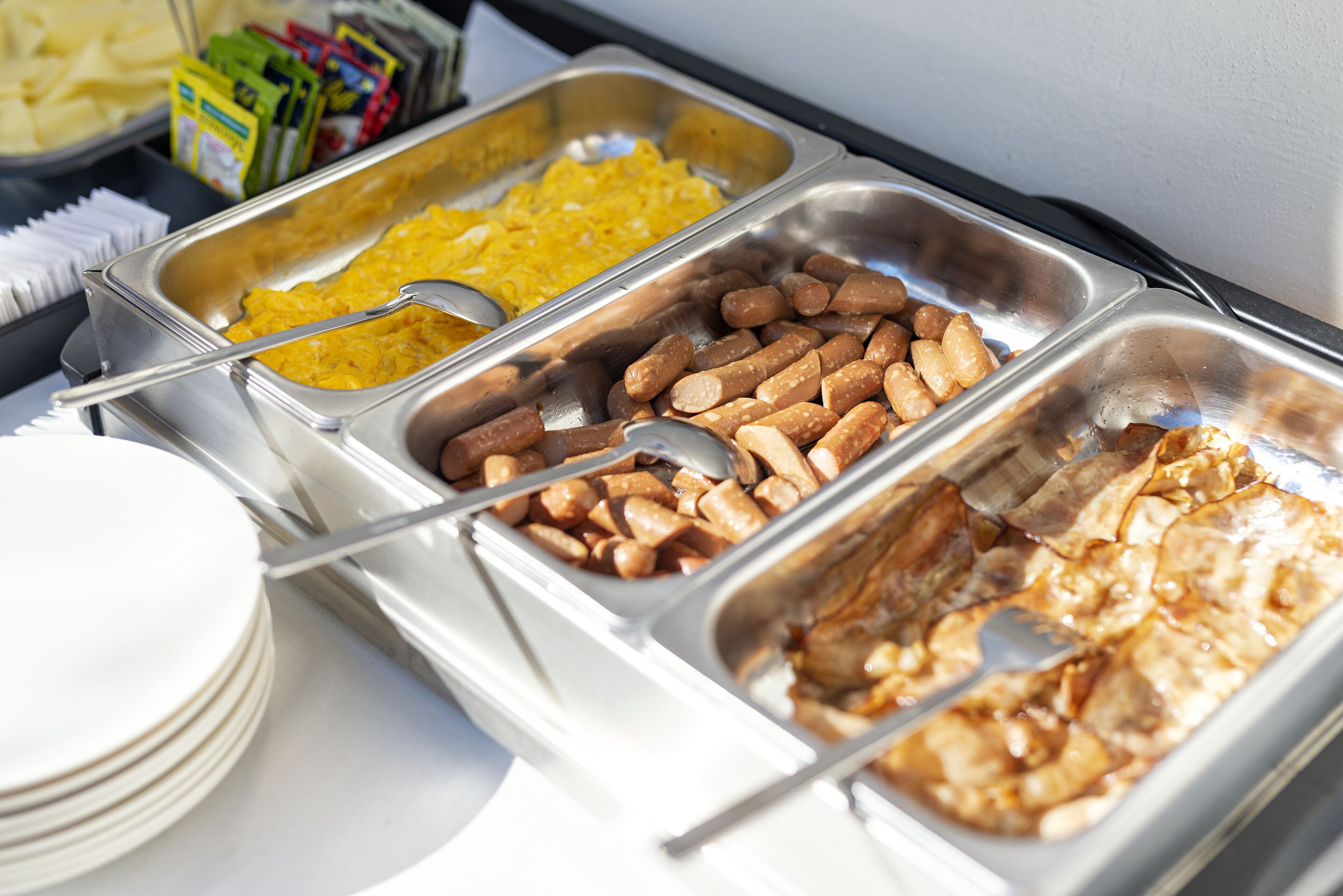 Dagelijks ontbijt met lokale gerechten (EUR 15 per persoon)