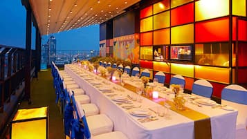 2 restaurants, serveren ontbijt, lunch, diner, internationale gerechten