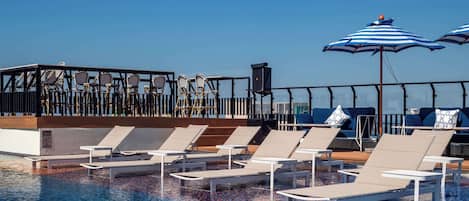 2 outdoor pools, sun loungers