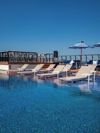 2 piscinas al aire libre, sillones reclinables de piscina