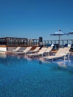 2 piscinas al aire libre, sillones reclinables de piscina