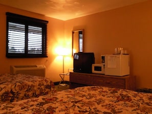 Desk, rollaway beds, free WiFi