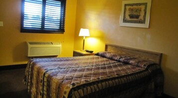 Standard Room | Desk, rollaway beds, free WiFi
