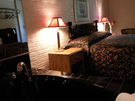 Desk, rollaway beds, free WiFi