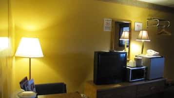 Desk, rollaway beds, free WiFi