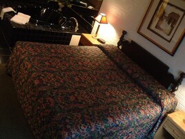 Desk, rollaway beds, free WiFi