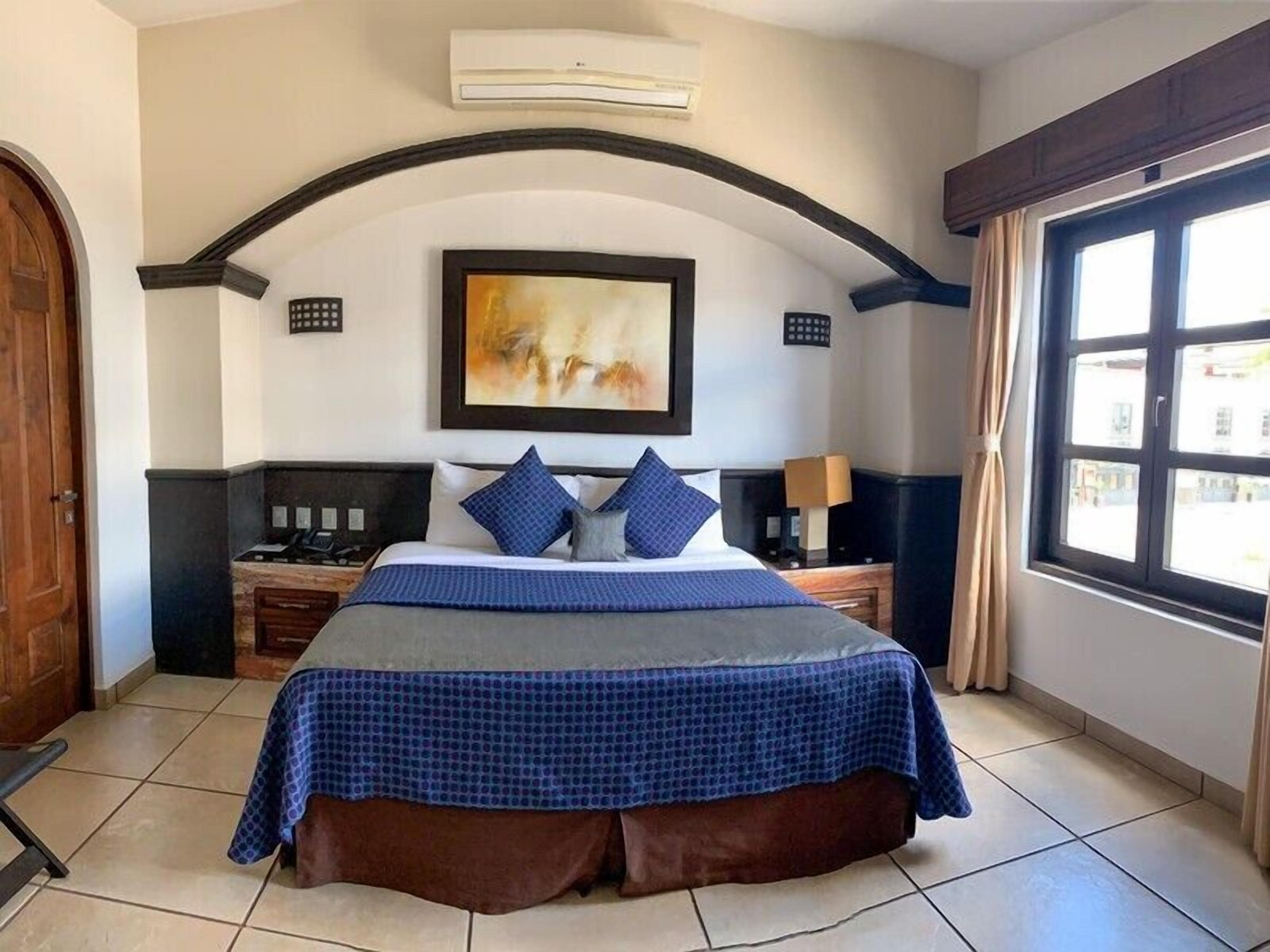 Superior Room | In-room safe, desk, iron/ironing board, bed sheets