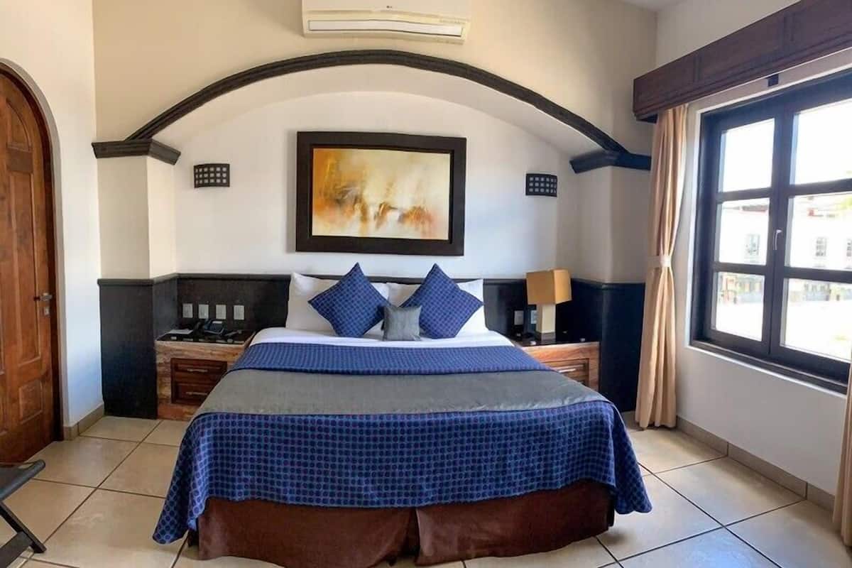 Superior Room | In-room safe, desk, iron/ironing board, bed sheets