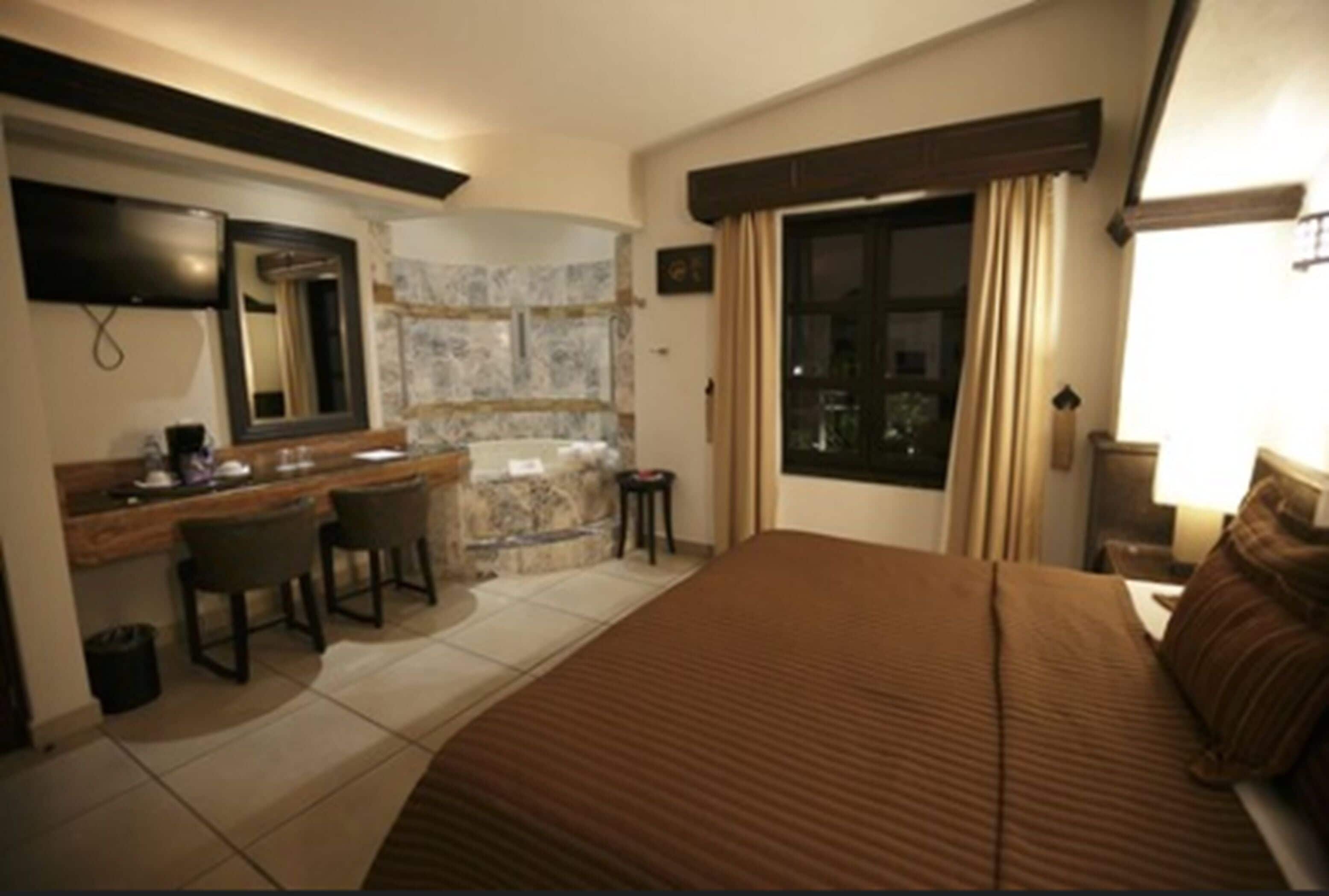 junior suite, hot tub | in-room safe, desk, iron/ironing board, bed sheets