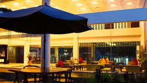 Terrace/patio - Horaios Malioboro Hotel (Yogyakarta)