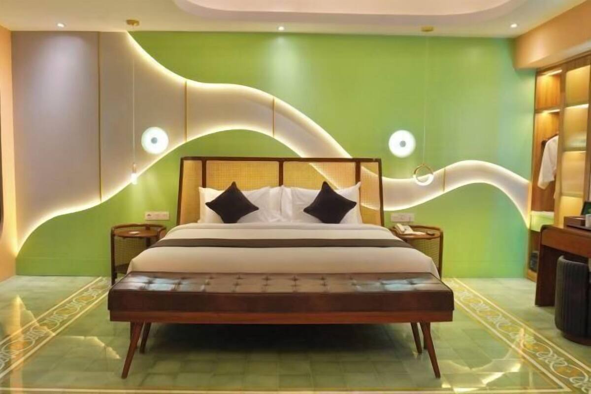 Desk, iron/ironing board, rollaway beds, free WiFi