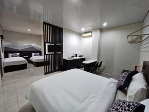 Family Room, Multiple Beds | Bathroom - Airlangga Hotel (Yogyakarta)