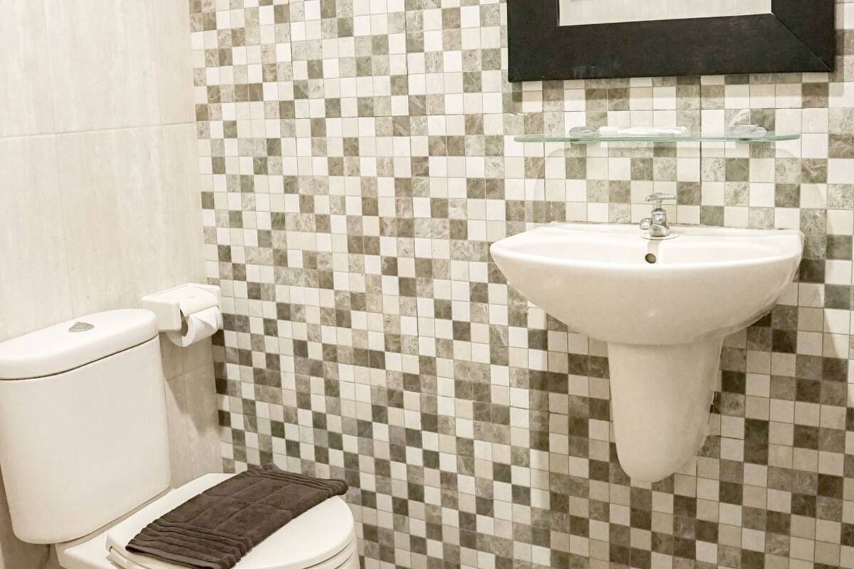 Baño | Regadera, amenidades de baño gratuitas, toallas