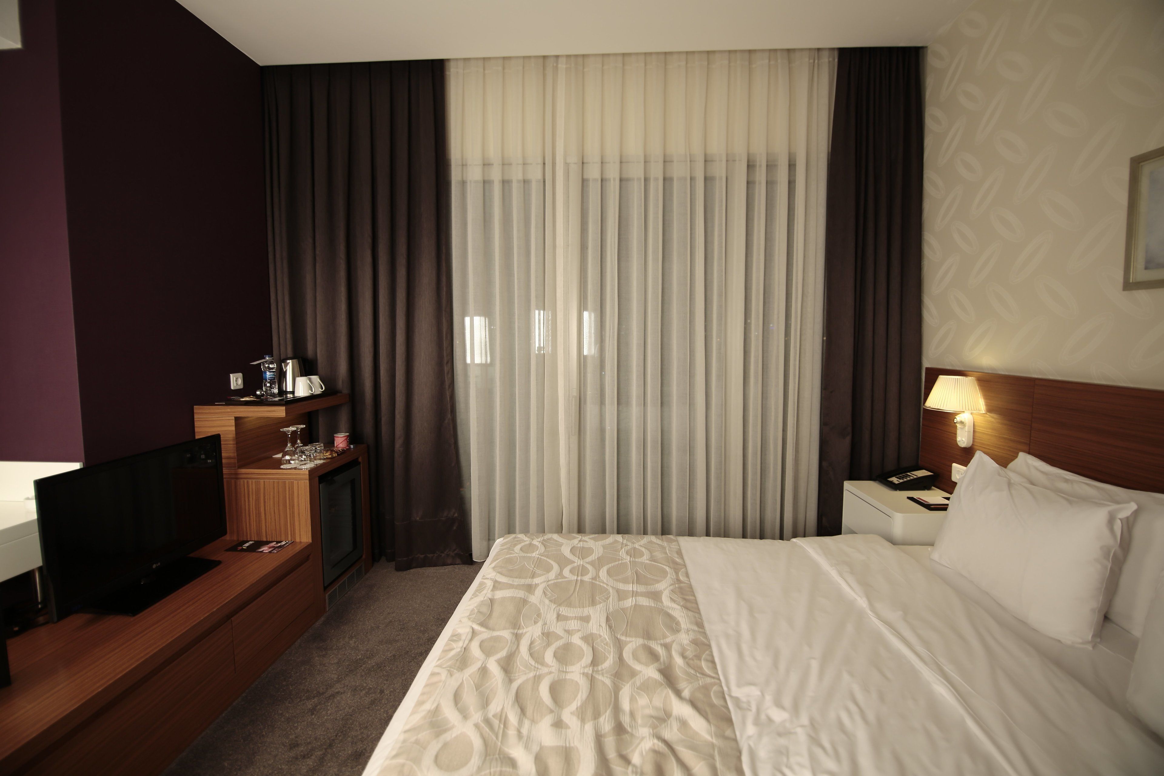 Room, 2 Single Beds, Non-Smoking | Premium bedding, minibar, in-room safe, desk