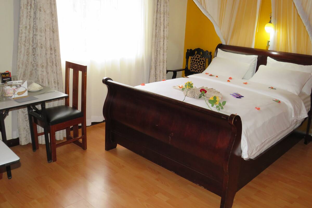 Deluxe Room | In-room safe, blackout drapes, WiFi, bed sheets