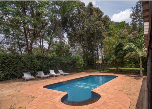 Außenpool, geöffnet von 08:00 Uhr bis 18:00 Uhr, Cabañas (kostenlos)