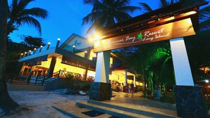 A resort entrance with a sign reading "Resort Island Summer Bay." - Summer Bay Resort, Lang Tengah Island (Lang Tengah Island)
