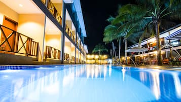 Outdoor pool, pool umbrellas, sun loungers
