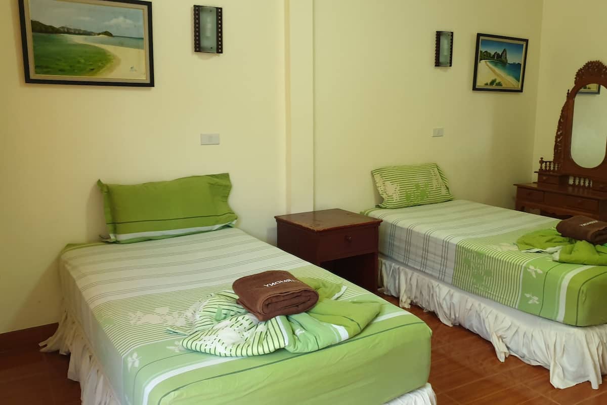 Select Comfort beds, free WiFi, bed sheets