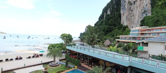 Phi Phi Nice Beach Hotel Hip