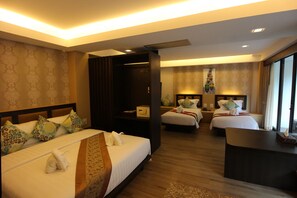 A hotel room with two beds, a desk, and a large window. - Phi Phi Nice Beach Hotel Hip (Ko Phi Phi)