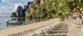 Phi Phi Nice Beach Resort