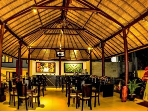Dining - Ozz Hotel - Kuta Bali (Kuta)