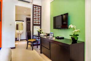 Deluxe Double Room | Premium bedding, pillowtop beds, minibar, in-room safe - Ozz Hotel - Kuta Bali (Kuta)
