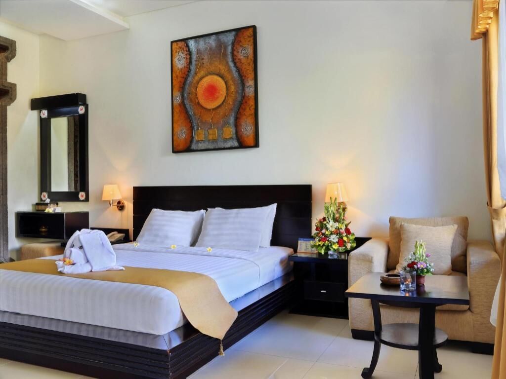 Minibar, in-room safe, desk, free WiFi