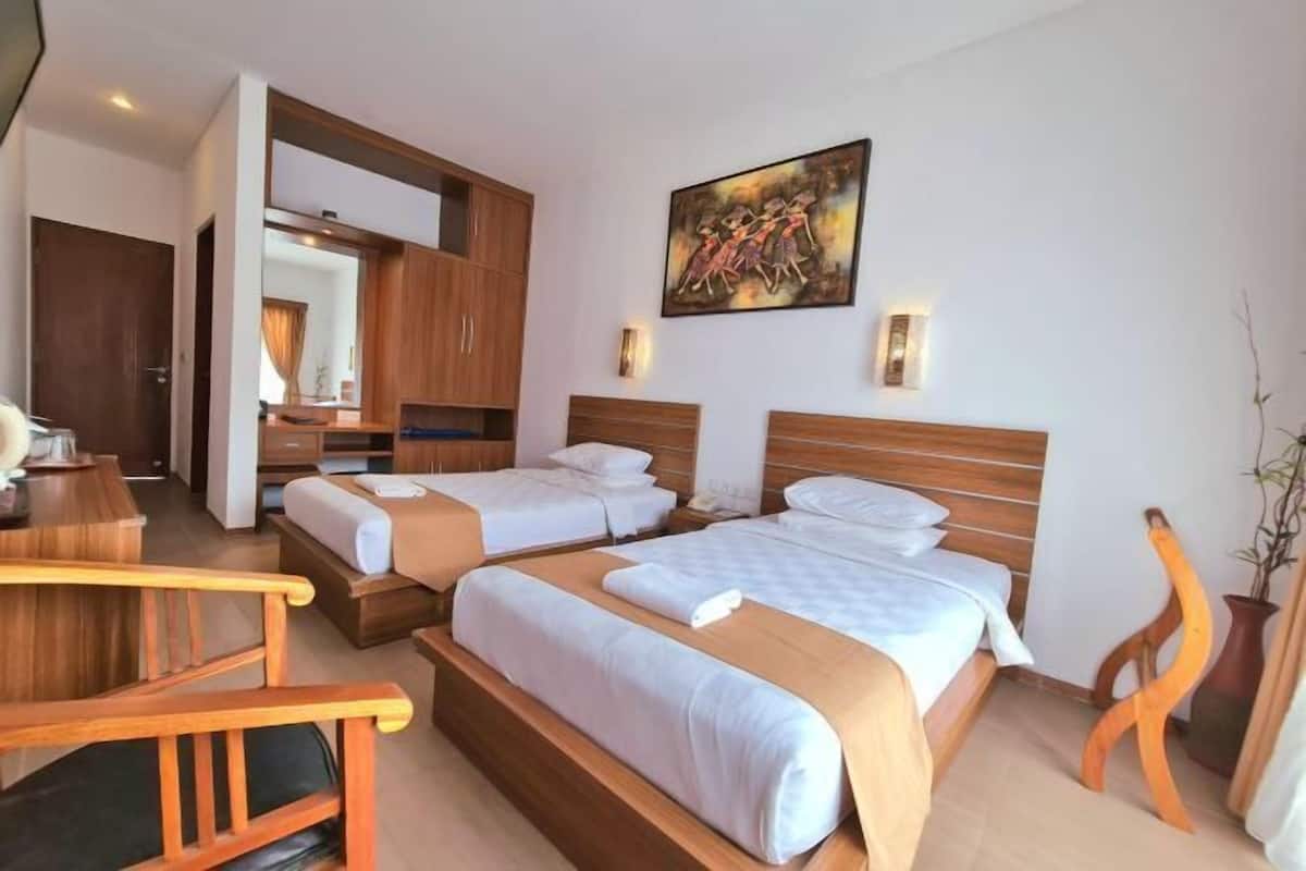 Minibar, caja fuerte, escritorio y wifi gratis