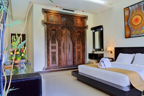 2 室外游泳池,日光浴躺椅