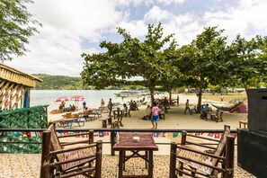 Breakfast, lunch served; local and international cuisine, ocean views