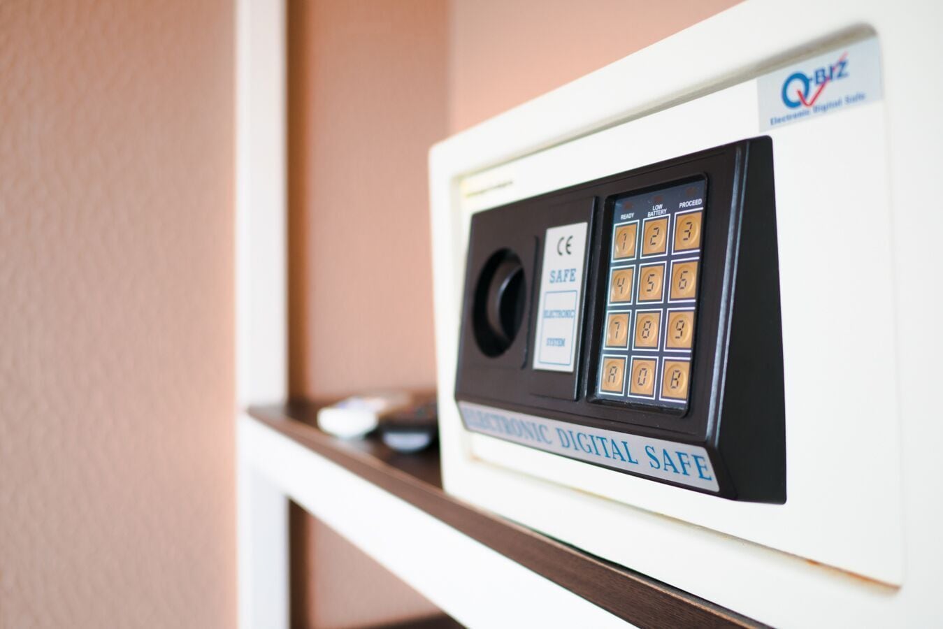 A digital safe with a keypad and a CE certification label.