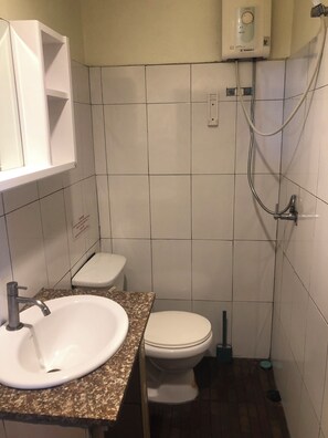 Basic-Zimmer | Badezimmer | HandtĂŒcher