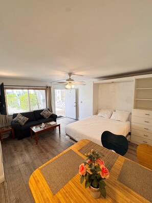 Superior Studio | Premium bedding, desk, laptop workspace, iron/ironing board - Coral Key Inn (Lauderdale-by-the-Sea)