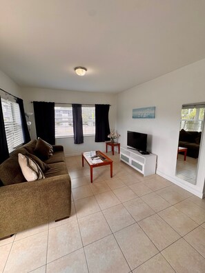 Ropa de cama de alta calidad y escritorio