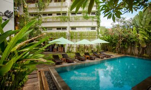 Outdoor pool - GrandMas Plus Hotel Airport (Tuban)