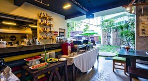Outdoor dining - GrandMas Plus Hotel Airport (Tuban)
